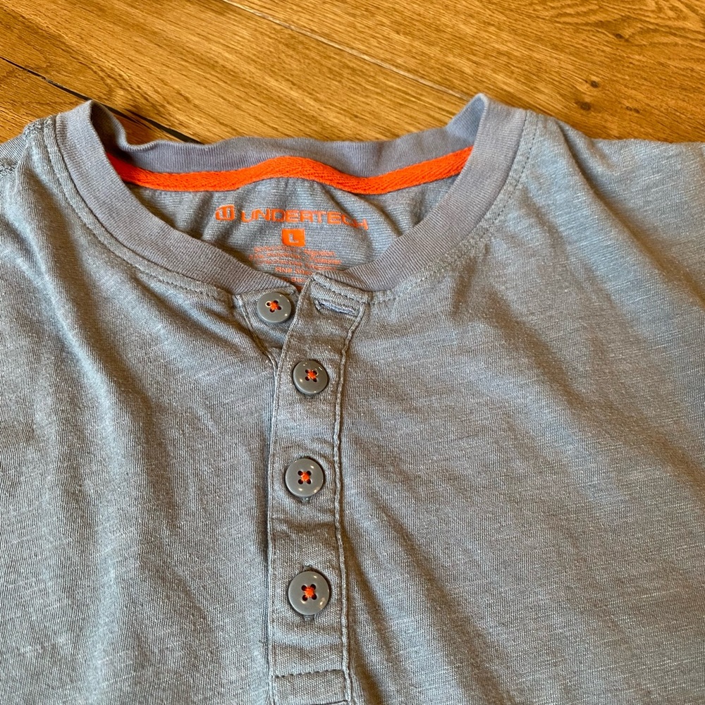 Undertech shirt three button Henley sz lg
